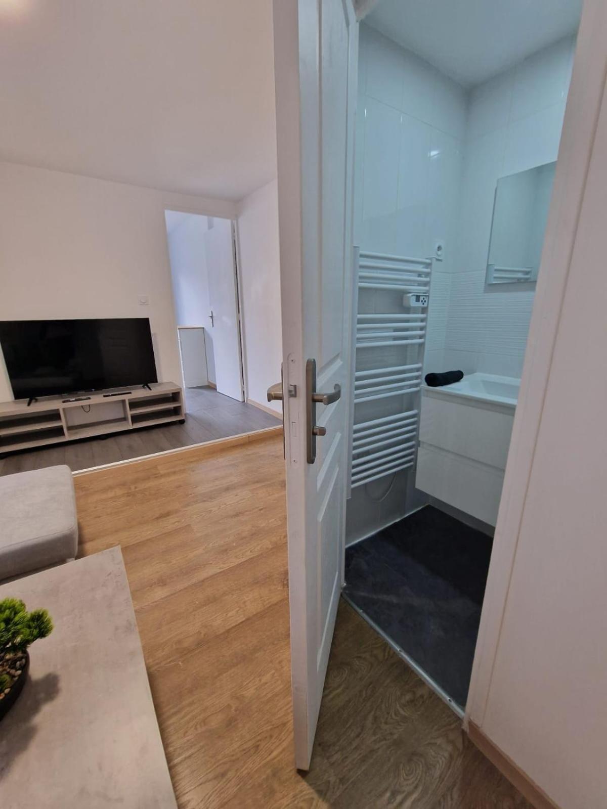 Appartement Hyper Centre Cosy Avec Balcon Chateaudun Exterior photo